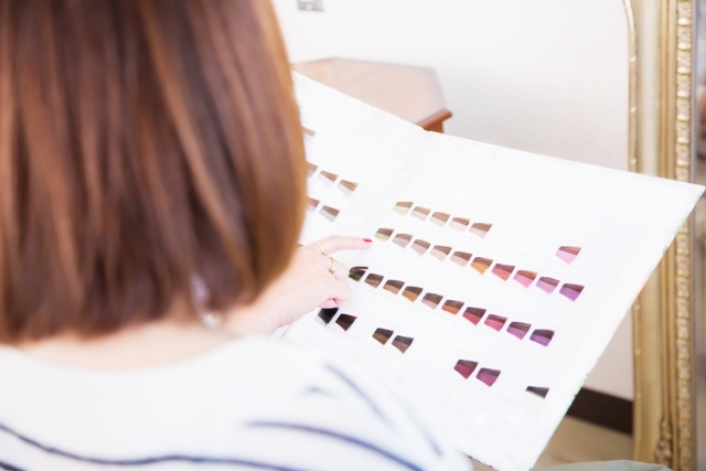 ヘアカラーの主な種類~ヘアカラーはブリーチあり?それともなし?~